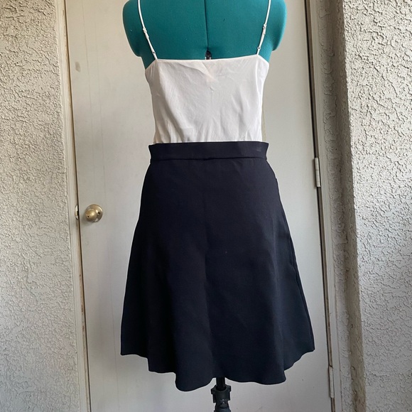 Minimal Black A-Line Skirt - Picture 3 of 3